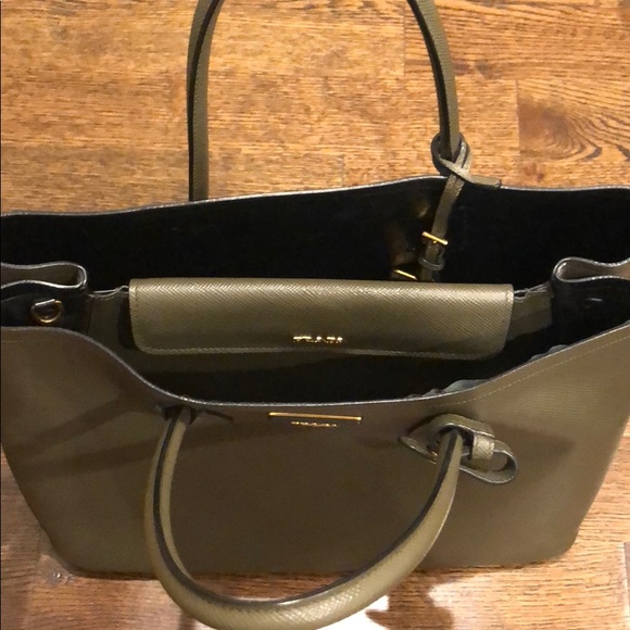 PRADA BAG - Picture 2 of 4